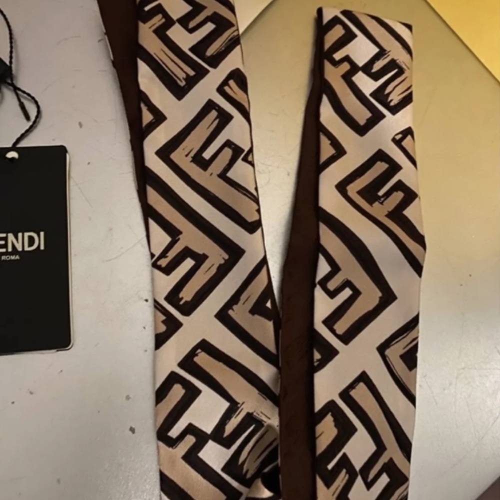 Fendi - Picture 6 of 15